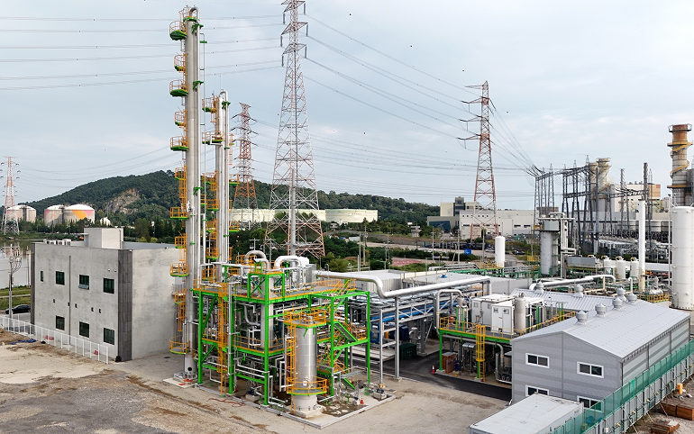 CO₂ capture and liquefaction demonstration facility